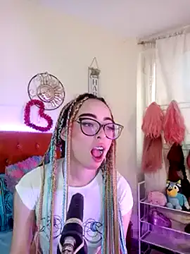 Snapshot of Yennastone chatting on 01/05/25, 06:56 Yennastone online show from 01/05/25, 06:56