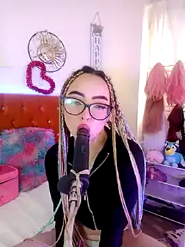 Snapshot of Yennastone chatting on 01/08/25, 02:14 Yennastone online show from 01/08/25, 02:14