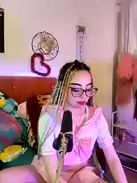 Snapshot of Yennastone chatting on 01/09/25, 11:45 Yennastone online show from 01/09/25, 11:45