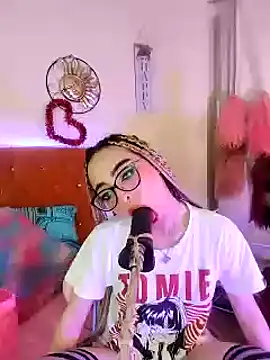 Snapshot of Yennastone chatting on 01/10/25, 02:57 Yennastone online show from 01/10/25, 02:57