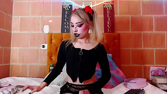 Snapshot of Yennastone chatting on 09/08/25, 11:04 Yennastone online show from 09/08/25, 11:04