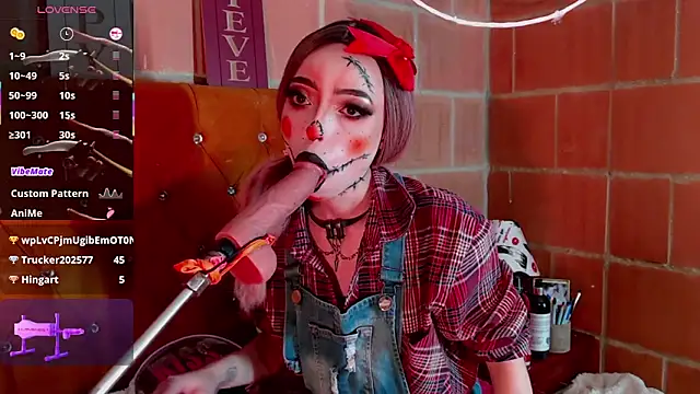 Snapshot of Yennastone chatting on 10/05/25, 03:38 Yennastone online show from 10/05/25, 03:38