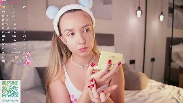 HollisBeckett online show from 10/12/25, 02:10