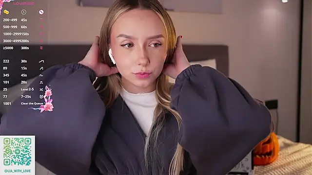 HollisBeckett online show from 10/17/25, 03:10