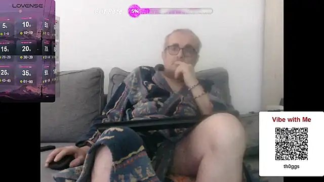 Snapshot of Bretoncool chatting on 11/12/25, 11:43 Bretoncool online show from 11/12/25, 11:43