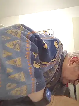 Snapshot of Bretoncool chatting on 11/15/25, 01:29 Bretoncool online show from 11/15/25, 01:29