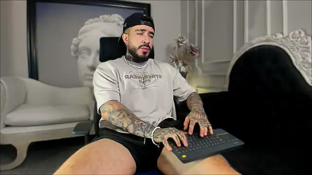 LeoSalvatore  online show from 12/12/24, 08:21