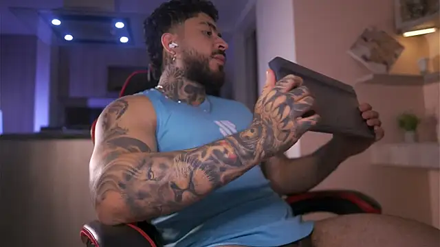 Snapshot of LeoSalvatore_ chatting on 10/27/25, 12:36 LeoSalvatore online show from 10/27/25, 12:36