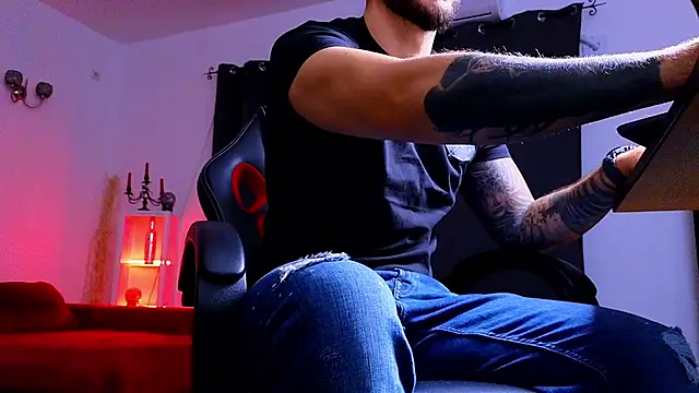 Snapshot of MightyAaron66 chatting on 09/16/25, 01:28 MightyAaron66 online show from 09/16/25, 01:28