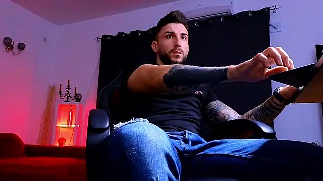 Snapshot of MightyAaron66 chatting on 10/03/25, 02:41 MightyAaron66 online show from 10/03/25, 02:41