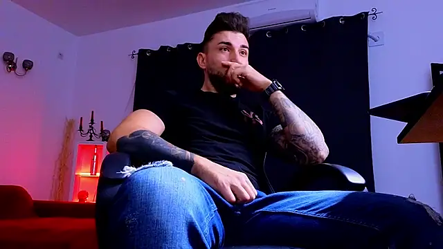 Snapshot of MightyAaron66 chatting on 10/04/25, 03:48 MightyAaron66 online show from 10/04/25, 03:48