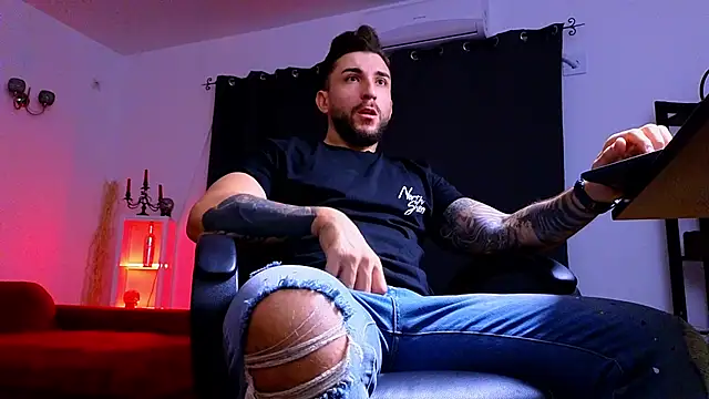 Snapshot of MightyAaron66 chatting on 10/08/25, 02:53 MightyAaron66 online show from 10/08/25, 02:53