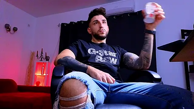 Snapshot of MightyAaron66 chatting on 10/11/25, 03:28 MightyAaron66 online show from 10/11/25, 03:28