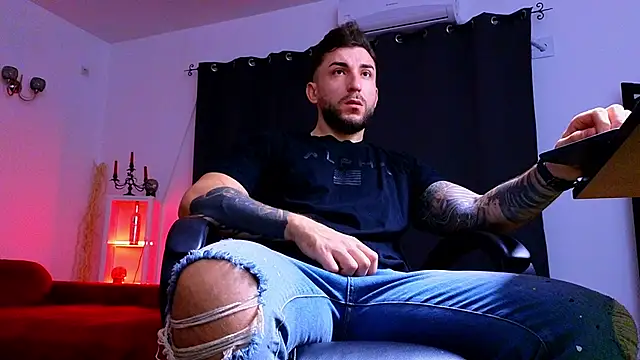 Snapshot of MightyAaron66 chatting on 10/25/25, 04:20 MightyAaron66 online show from 10/25/25, 04:20