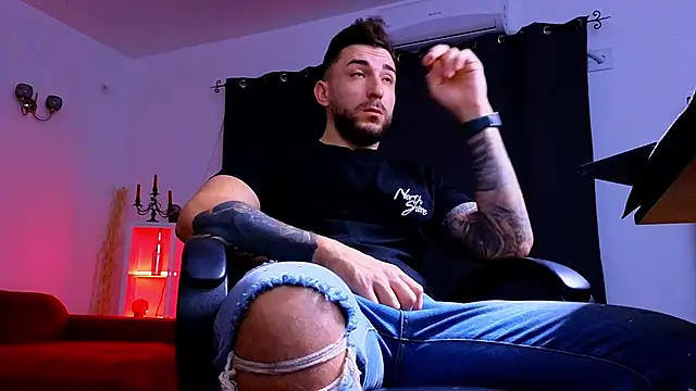 Snapshot of MightyAaron66 chatting on 10/26/25, 04:51 MightyAaron66 online show from 10/26/25, 04:51