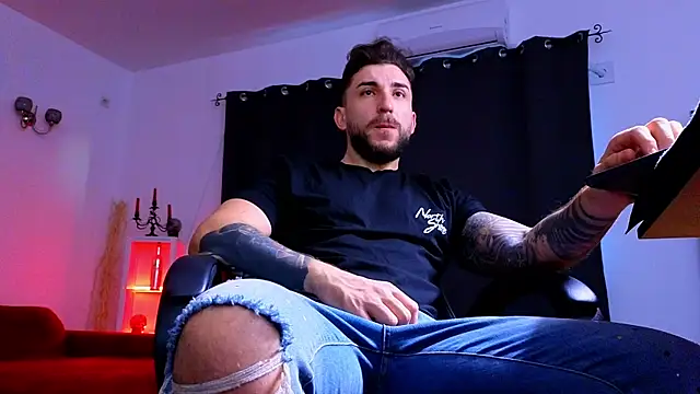 Snapshot of MightyAaron66 chatting on 10/29/25, 05:10 MightyAaron66 online show from 10/29/25, 05:10