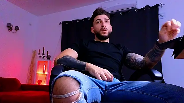 Snapshot of MightyAaron66 chatting on 11/04/25, 04:22 MightyAaron66 online show from 11/04/25, 04:22