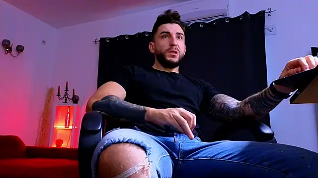 Snapshot of MightyAaron66 chatting on 11/10/25, 06:23 MightyAaron66 online show from 11/10/25, 06:23