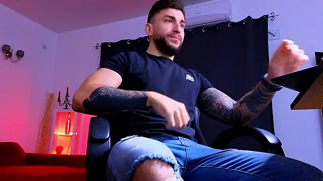 Snapshot of MightyAaron66 chatting on 11/11/25, 03:28 MightyAaron66 online show from 11/11/25, 03:28