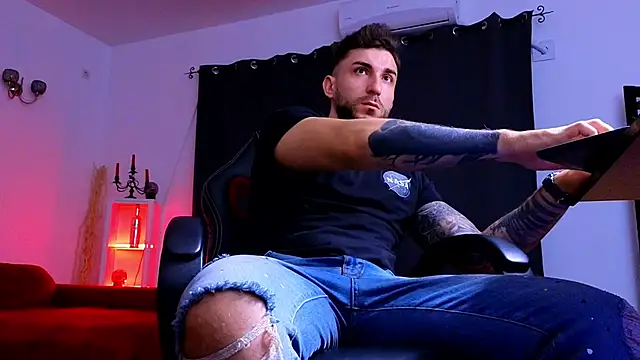 Snapshot of MightyAaron66 chatting on 11/21/25, 03:38 MightyAaron66 online show from 11/21/25, 03:38