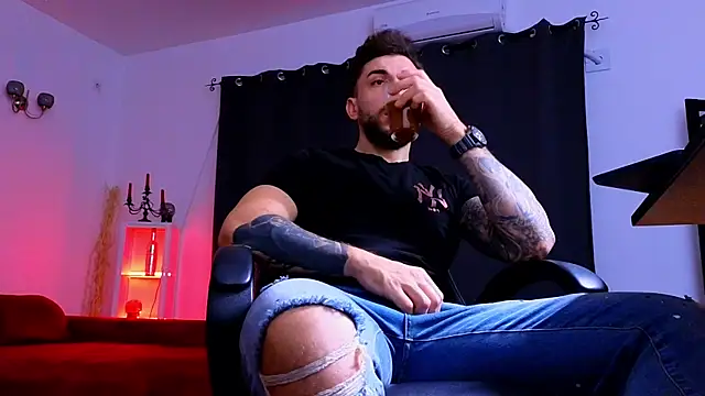 Snapshot of MightyAaron66 chatting on 11/26/25, 03:29 MightyAaron66 online show from 11/26/25, 03:29