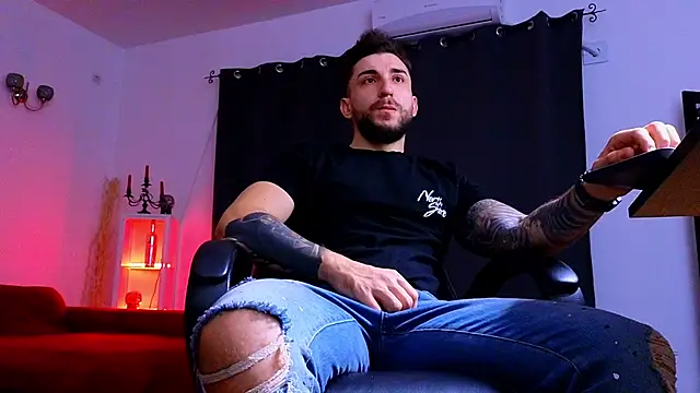 Snapshot of MightyAaron66 chatting on 11/27/25, 04:47 MightyAaron66 online show from 11/27/25, 04:47