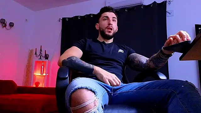 Snapshot of MightyAaron66 chatting on 11/30/25, 04:49 MightyAaron66 online show from 11/30/25, 04:49