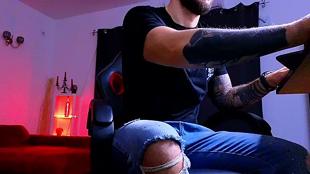 Snapshot of MightyAaron66 chatting on 12/02/25, 03:56 MightyAaron66 online show from 12/02/25, 03:56