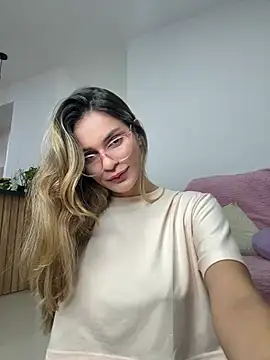 Snapshot of cuteluci_ chatting on 06/30/26, 06:47 cuteluci online show from 06/30/26, 06:47