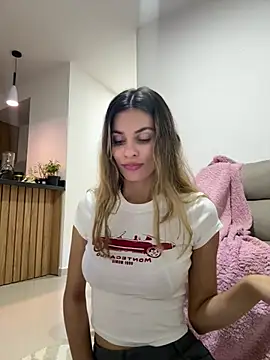 Snapshot of cuteluci_ chatting on 07/08/26, 06:40 cuteluci online show from 07/08/26, 06:40