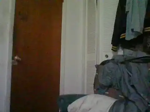 Snapshot of Emilylyn2501 chatting on 01/10/25, 01:42 Emilylyn2501 online show from 01/10/25, 01:42