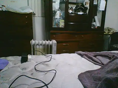 Snapshot of Emilylyn2501 chatting on 10/19/25, 12:00 Emilylyn2501 online show from 10/19/25, 12:00