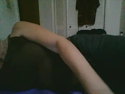 Snapshot of Emilylyn2501 chatting on 10/25/25, 02:08 Emilylyn2501 online show from 10/25/25, 02:08