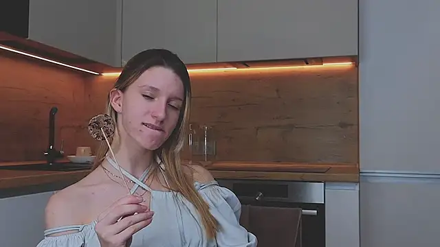 Fellissa online show from 12/15/24, 08:15