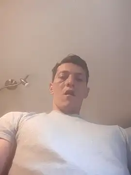 Snapshot of gigolopez1 chatting on 02/01/25, 10:02 gigolopez1 online show from 02/01/25, 10:02