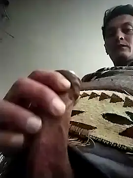 Snapshot of gigolopez1 chatting on 10/24/25, 03:14 gigolopez1 online show from 10/24/25, 03:14