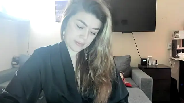 Snapshot of SofiaBells chatting on 11/21/25, 12:15 SofiaBells online show from 11/21/25, 12:15