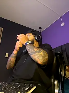 Snapshot of Lyon_vach chatting on 10/08/25, 11:24 Lyon vach online show from 10/08/25, 11:24