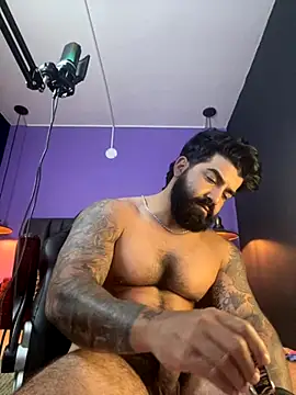 Snapshot of Lyon_vach chatting on 10/22/25, 01:06 Lyon vach online show from 10/22/25, 01:06