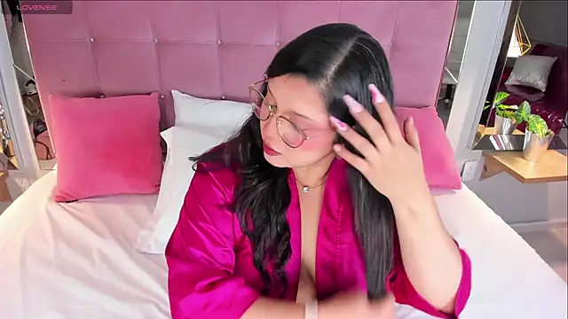 Snapshot of ArticaBelle chatting on 11/25/25, 04:45 ArticaBelle online show from 11/25/25, 04:45