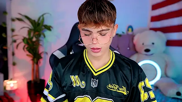 Snapshot of PRINCE_STEV chatting on 11/17/25, 08:03 PRINCE STEV online show from 11/17/25, 08:03