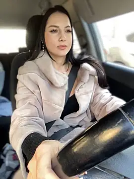 Snapshot of Roxana-Sexy chatting on 12/13/24, 05:49 Roxana-Sexy online show from 12/13/24, 05:49