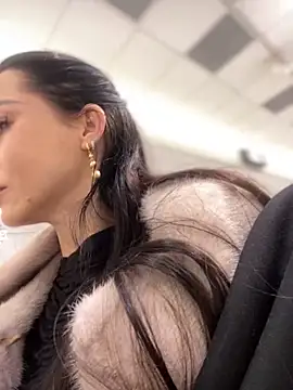 Snapshot of Roxana-Sexy chatting on 12/18/24, 05:48 Roxana-Sexy online show from 12/18/24, 05:48