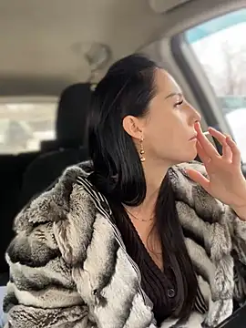 Snapshot of Roxana-Sexy chatting on 12/20/24, 08:49 Roxana-Sexy online show from 12/20/24, 08:49