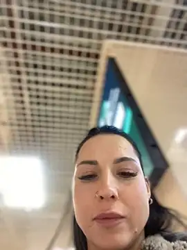 Snapshot of Roxana-Sexy chatting on 12/22/24, 09:22 Roxana-Sexy online show from 12/22/24, 09:22