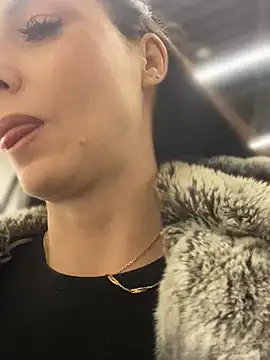 Snapshot of Roxana-Sexy chatting on 12/27/24, 08:56 Roxana-Sexy online show from 12/27/24, 08:56