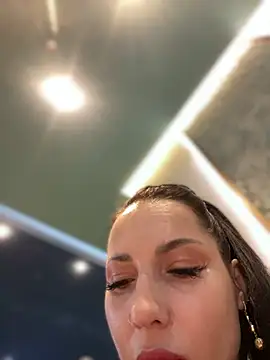 Snapshot of Roxana-Sexy chatting on 01/11/25, 06:56 Roxana-Sexy online show from 01/11/25, 06:56