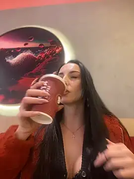 Snapshot of Roxana-Sexy chatting on 02/16/25, 05:26 Roxana-Sexy online show from 02/16/25, 05:26