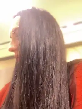 Snapshot of Roxana-Sexy chatting on 02/16/25, 08:32 Roxana-Sexy online show from 02/16/25, 08:32