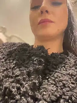 Snapshot of Roxana-Sexy chatting on 02/20/25, 06:06 Roxana-Sexy online show from 02/20/25, 06:06